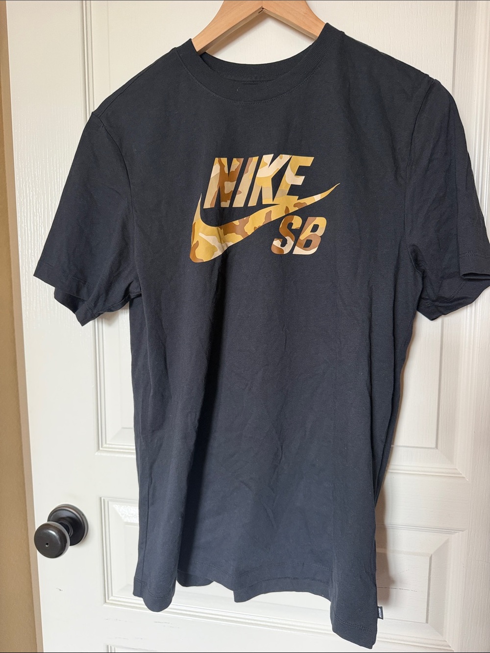 Nike SB Men's Black T-Shirt with Gold Camo Logo